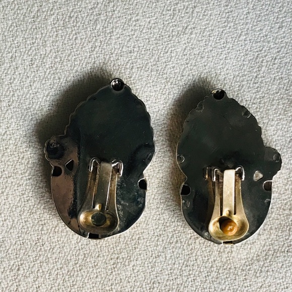 Santa Pin & Clip Earring Set - Picture 4 of 5